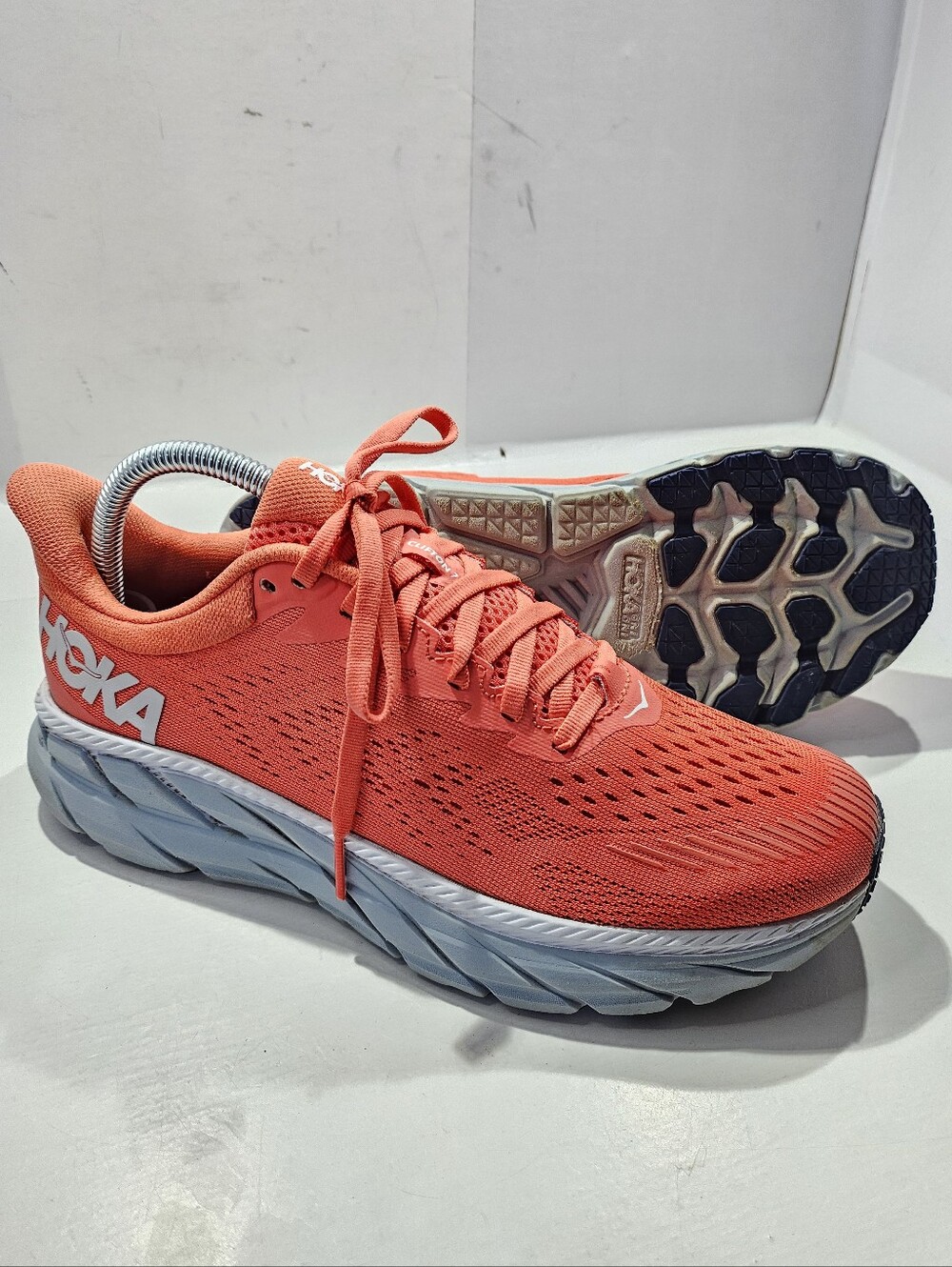 HOKA ONE ONE WOMEN'S CLIFTON 7 RUNNING SHOE SIZE 7.5 HOT CORAL